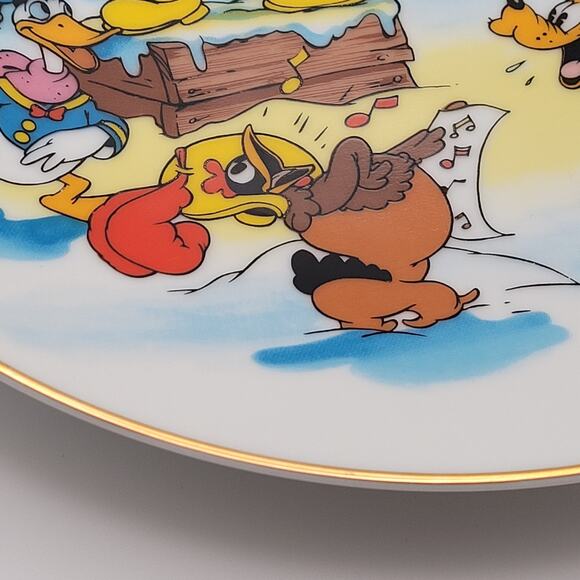 Disney Christmas Seasons Greetings 1985 First Limited Edition Collector Plate - Picture 2 of 7